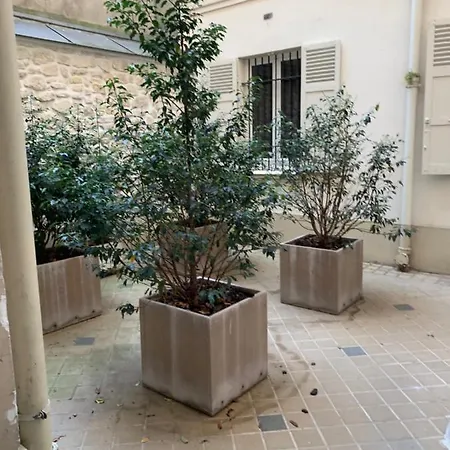 - Champs Elysees - Arc De Triomphe Apartment *